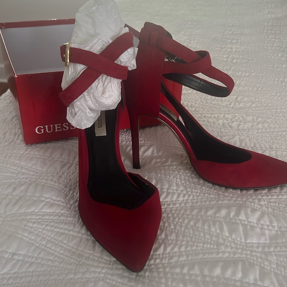 Beautiful lady’s shoes from guess